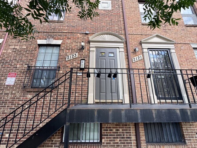 Primary Photo - Lovely 2 BR/1 BA 2-Level Condo in Fairlawn!