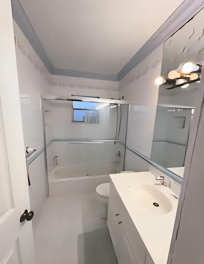 Building Photo - 19323 Carolina Cir