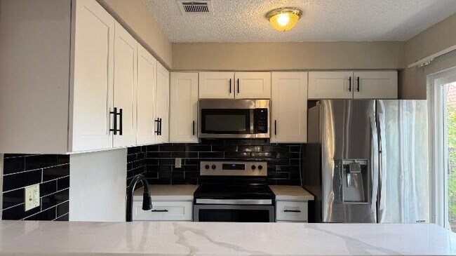 Building Photo - 12507 Newbrook Dr