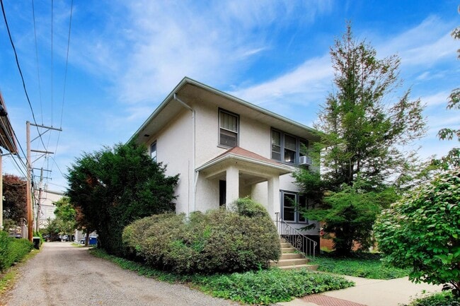 Building Photo - 2611 Eastwood Ave