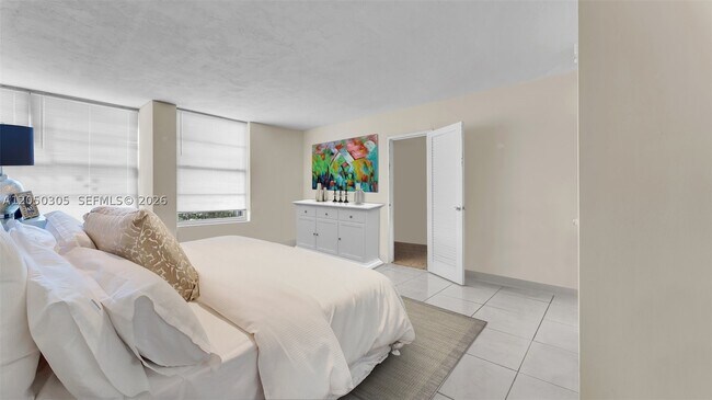 Building Photo - 2899 Collins Ave