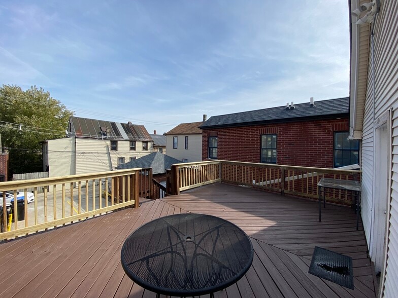 Building Photo - 1911 S May St
