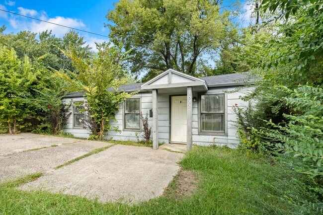 Building Photo - Beautiful home located in the heart of Fayetteville