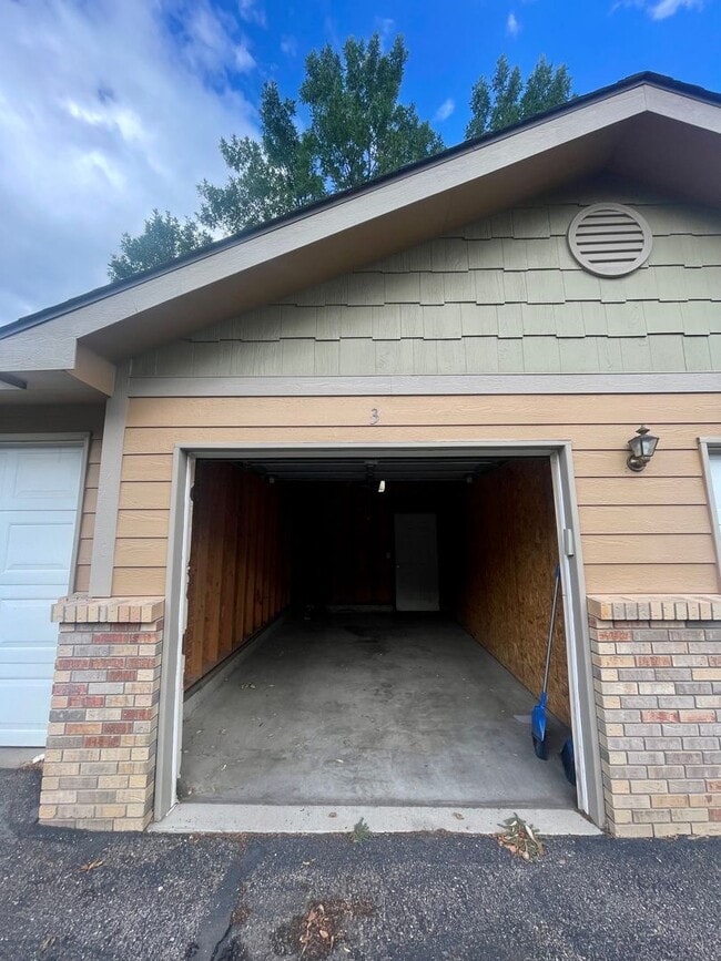 Building Photo - Amazing 3 bed, 3.5 bath Condo in Rigden Farm!