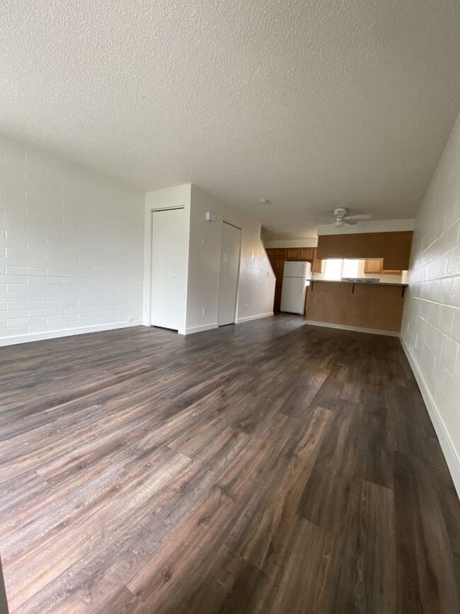 Building Photo - 1222 NE 4th St