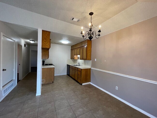 Building Photo - 6601-6603 Laura Ann Court