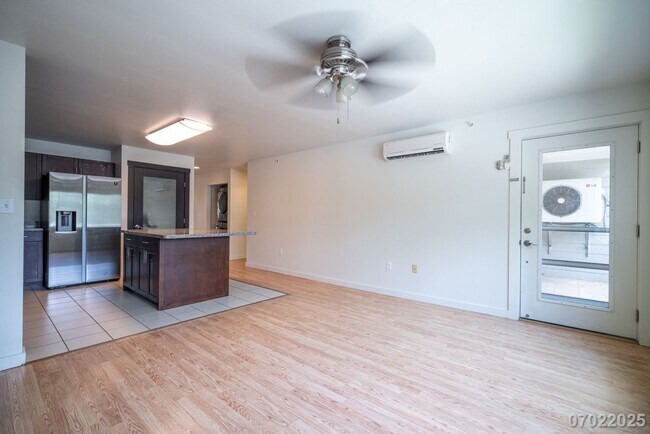 Building Photo - $3,200 | 3br/2ba Condominium in Sixty Parkside