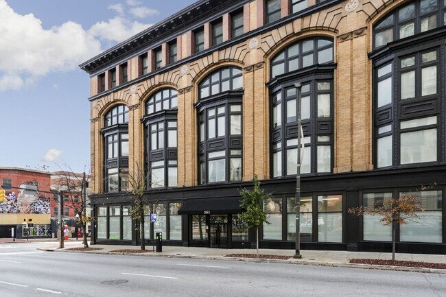 Building Photo - 301 W Franklin St