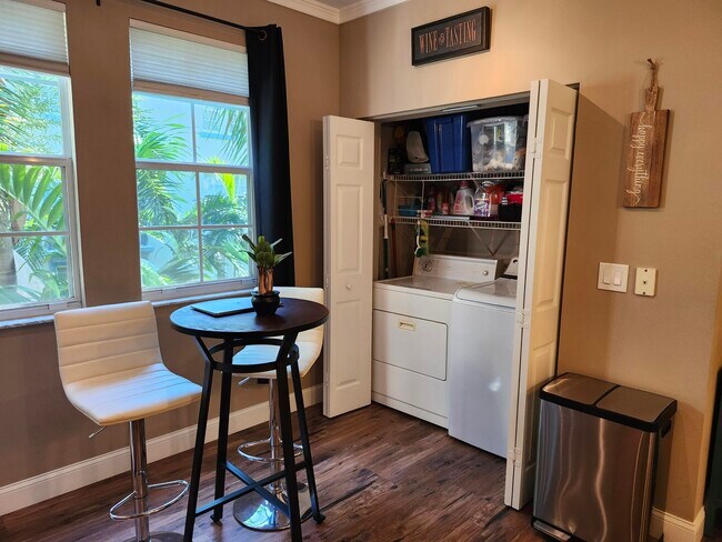 Building Photo - 533 NE 3rd Ave