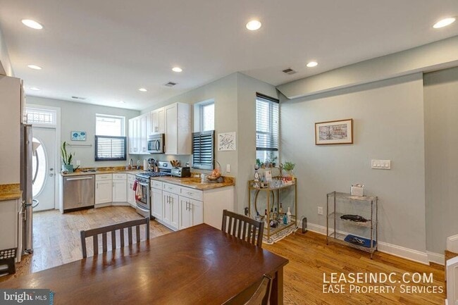 Building Photo - 604 Harvard St NW