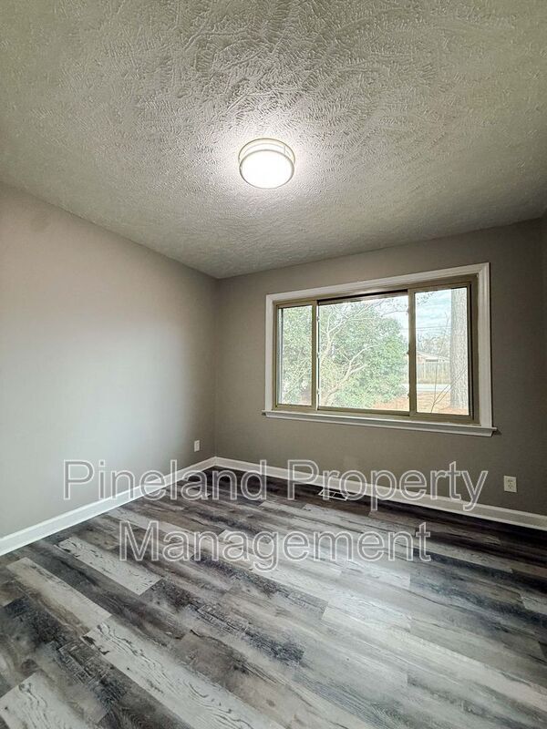 Building Photo - 1213 Strickland Bridge Rd