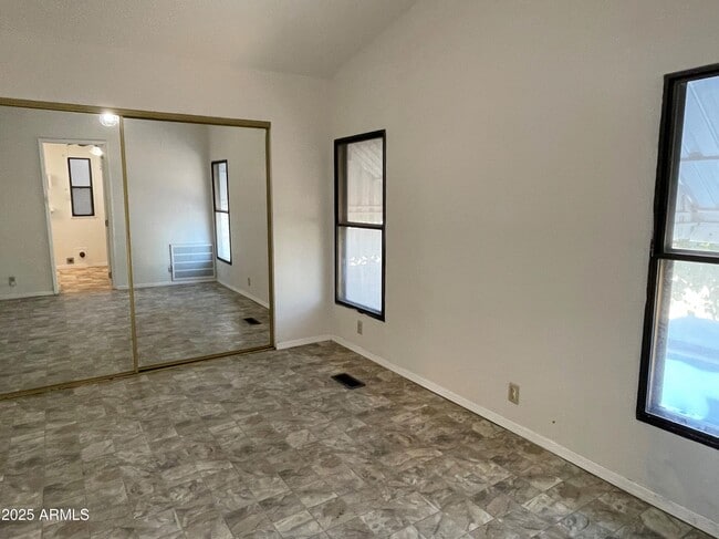 Building Photo - 11275 N 99th Ave