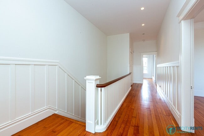 Building Photo - Potrero Hill: Remodeled Top Floor with City Views, Bonus Room & 2 Car Parking
