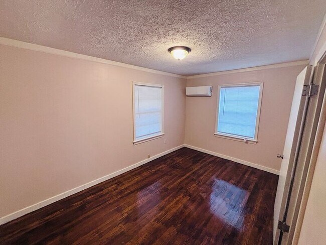 Building Photo - 5082 Lurline Dr