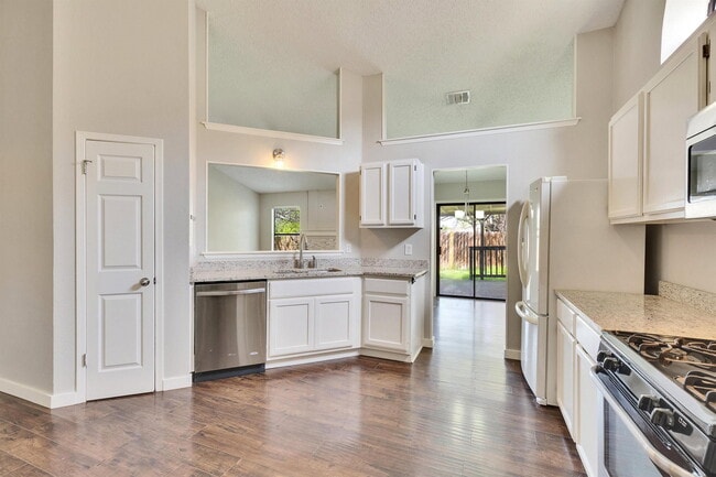 Building Photo - 2104 Agarita Trail