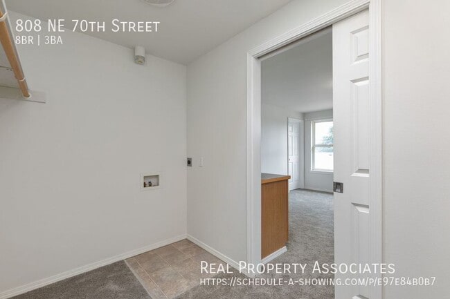 Building Photo - 808 NE 70th St