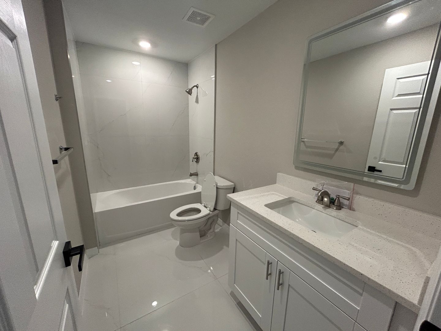 Building Photo - 2601 NE Juanita Pl