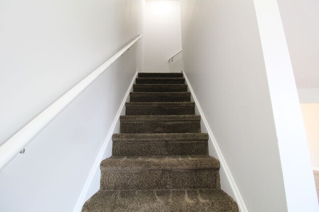 Building Photo - Spacious 3-Bed, 2.5-Bath Townhome Availabl...