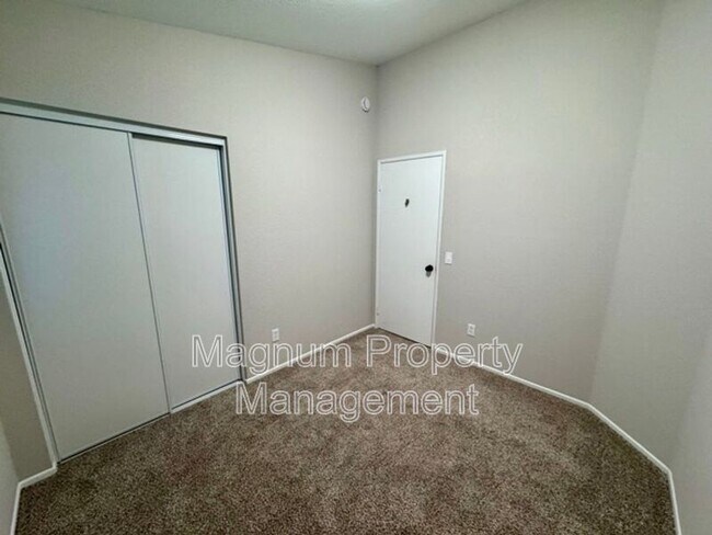 Building Photo - 39739 Creative Dr