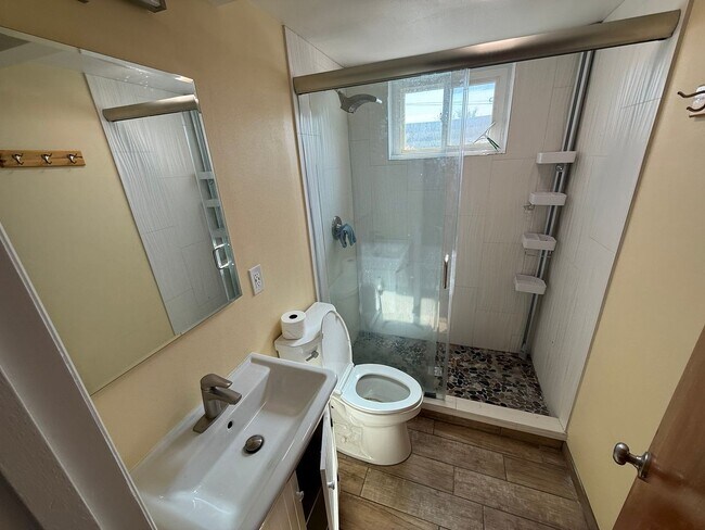 Building Photo - Coming Soon! 5 Bedrooms, 2 Bathrooms, and ...