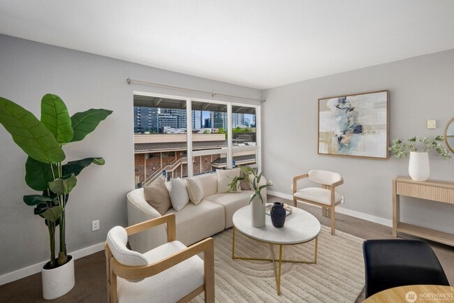 Building Photo - Bright Renovated 1 Bedroom Corner Condo in the Heart of Downtown Bellevue