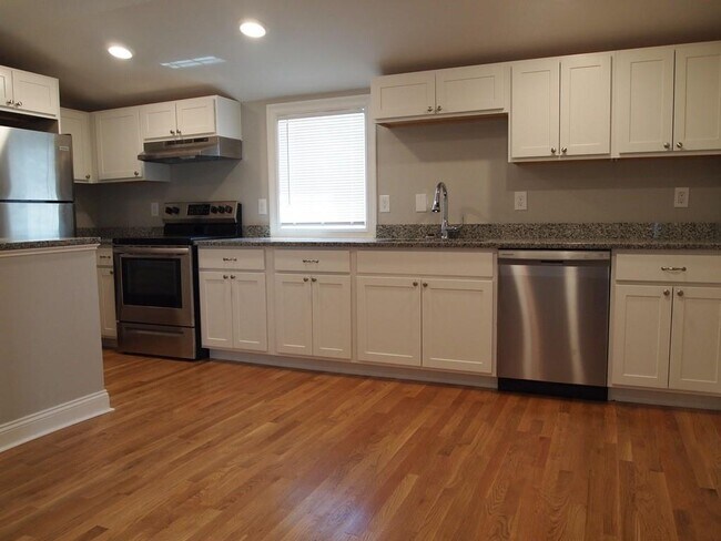 Building Photo - 7 Pequot St