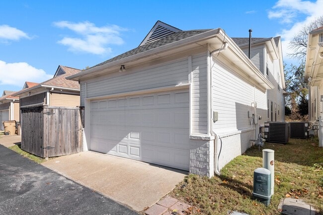 Building Photo - 1323 Island Ridge Dr