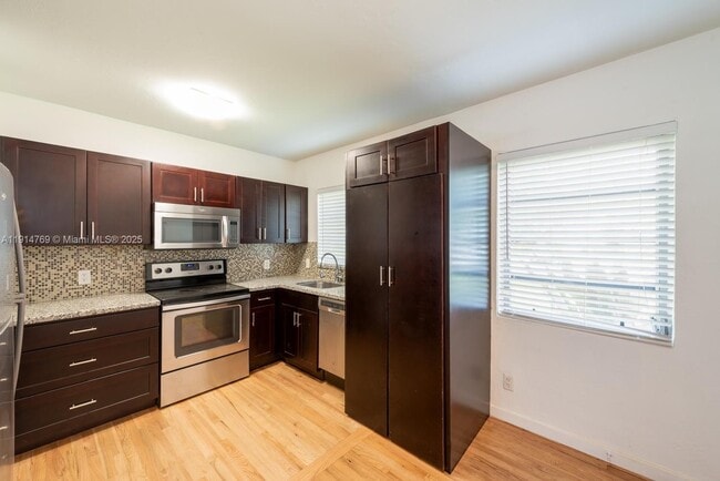 Building Photo - 7620 SW 55th Ave