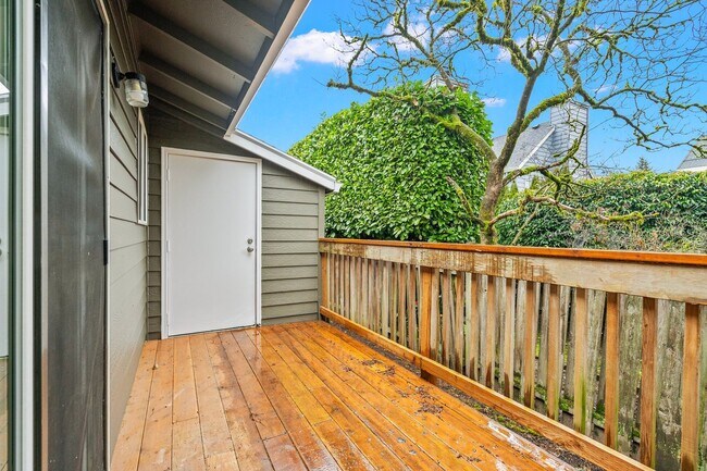 Building Photo - 1912-1914 SE Tacoma St.