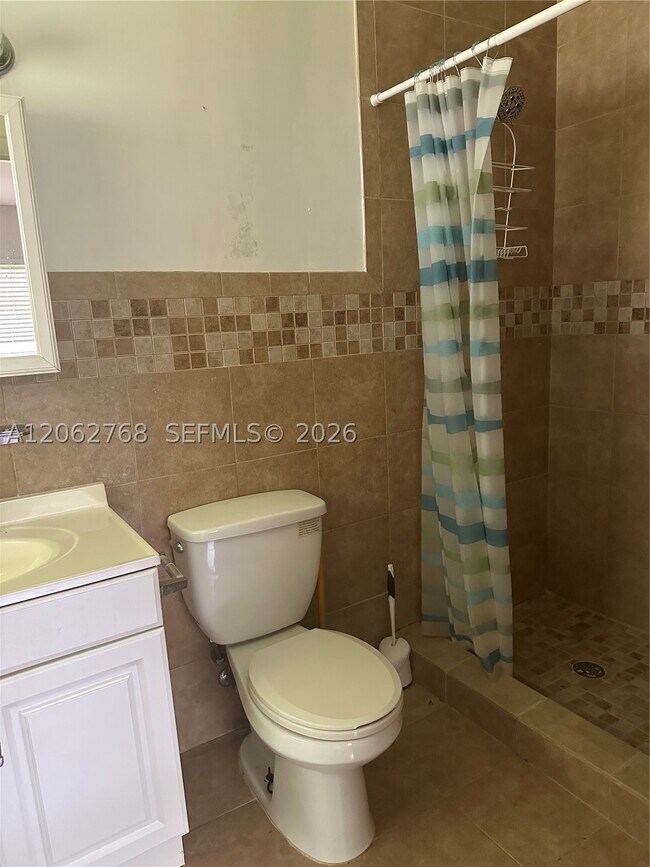 Building Photo - 5340 Orduna Dr