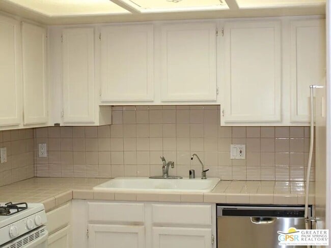 Building Photo - 1131 Campbell St