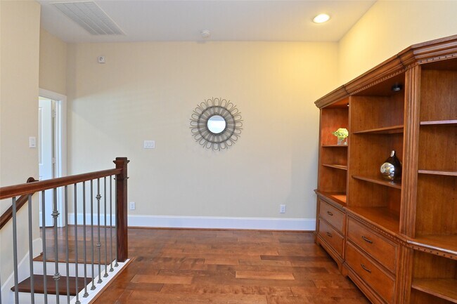 Building Photo - 11906 McNabb Ln