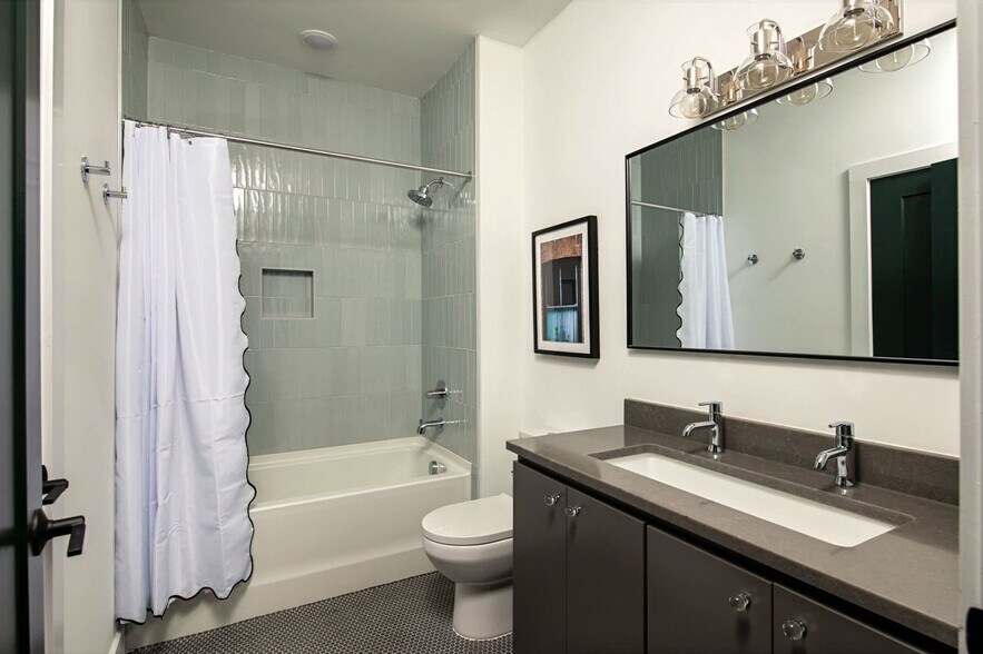 Building Photo - 105 Lucile St