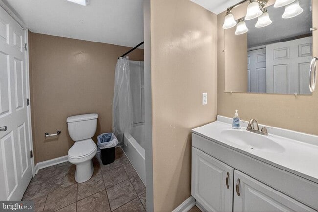 Building Photo - 706 S Orme St