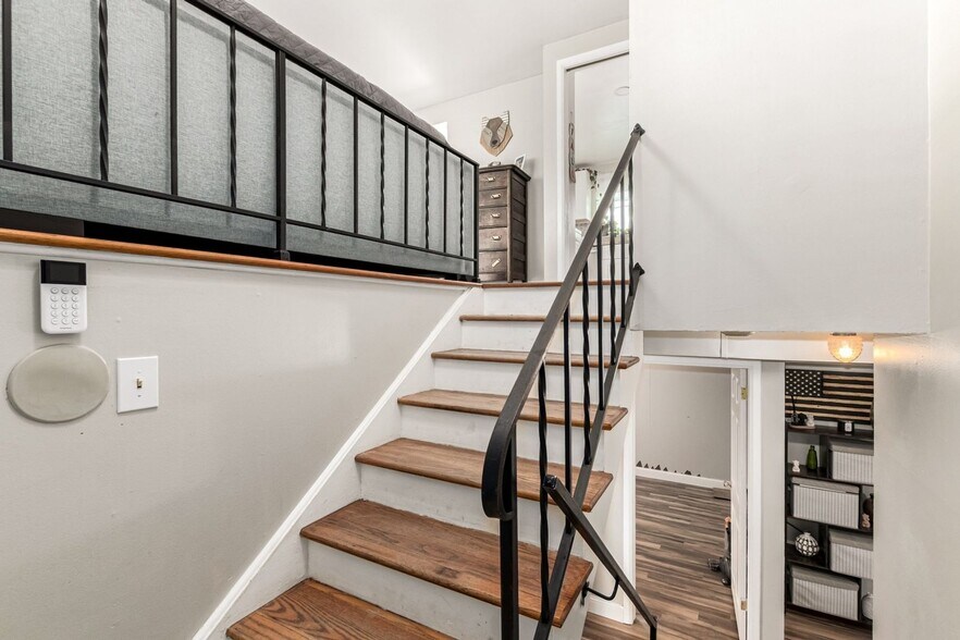 Building Photo - 11487 Larson Ln