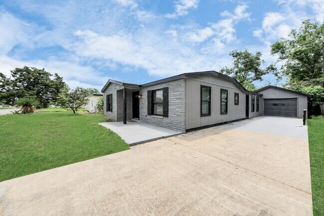 Building Photo - 503 Schilling Ave