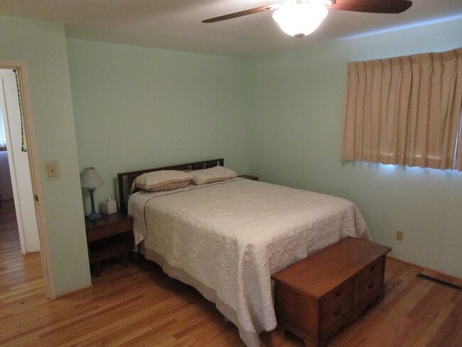 Building Photo - 2 Bedroom Fully Furnished House, Move In R...