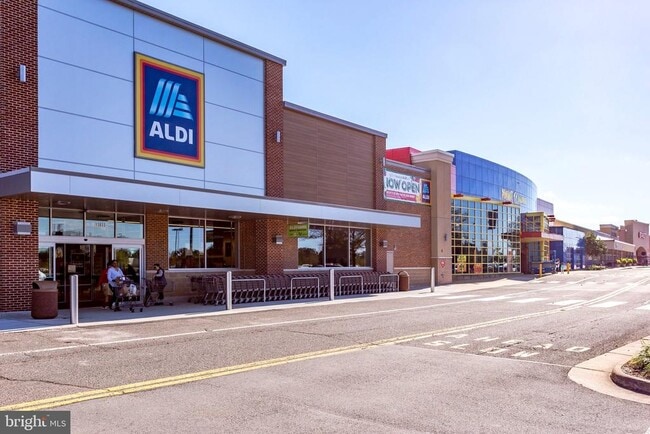 Building Photo - 14831 Basingstoke Loop