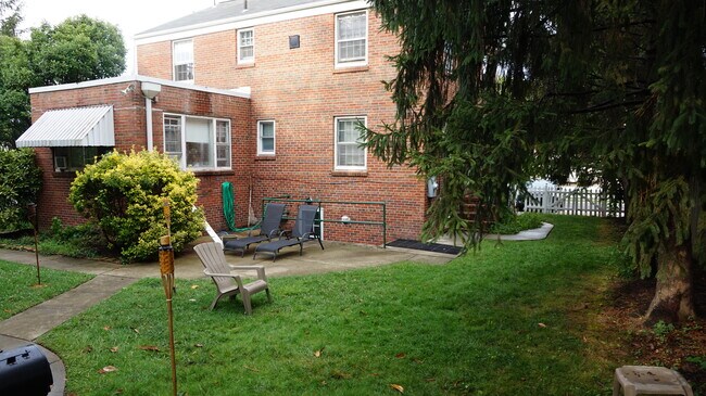 Rear Patio - 1048 N Danville St