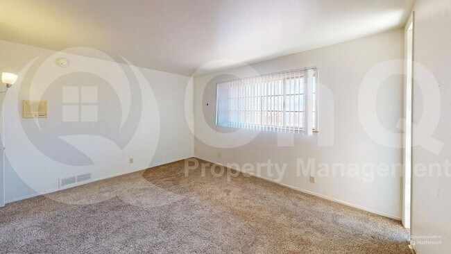 Building Photo - 1590 E Hampton St