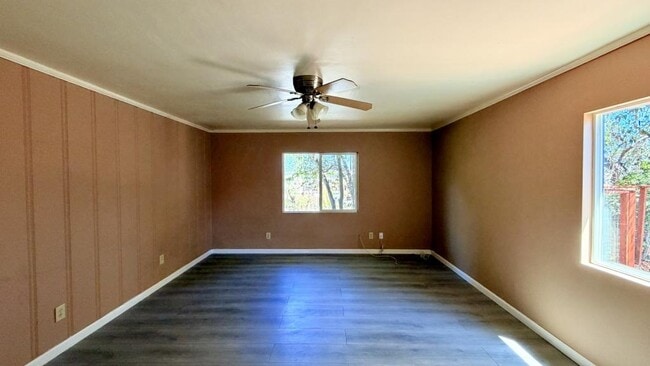 Building Photo - 370 Las Flores Dr