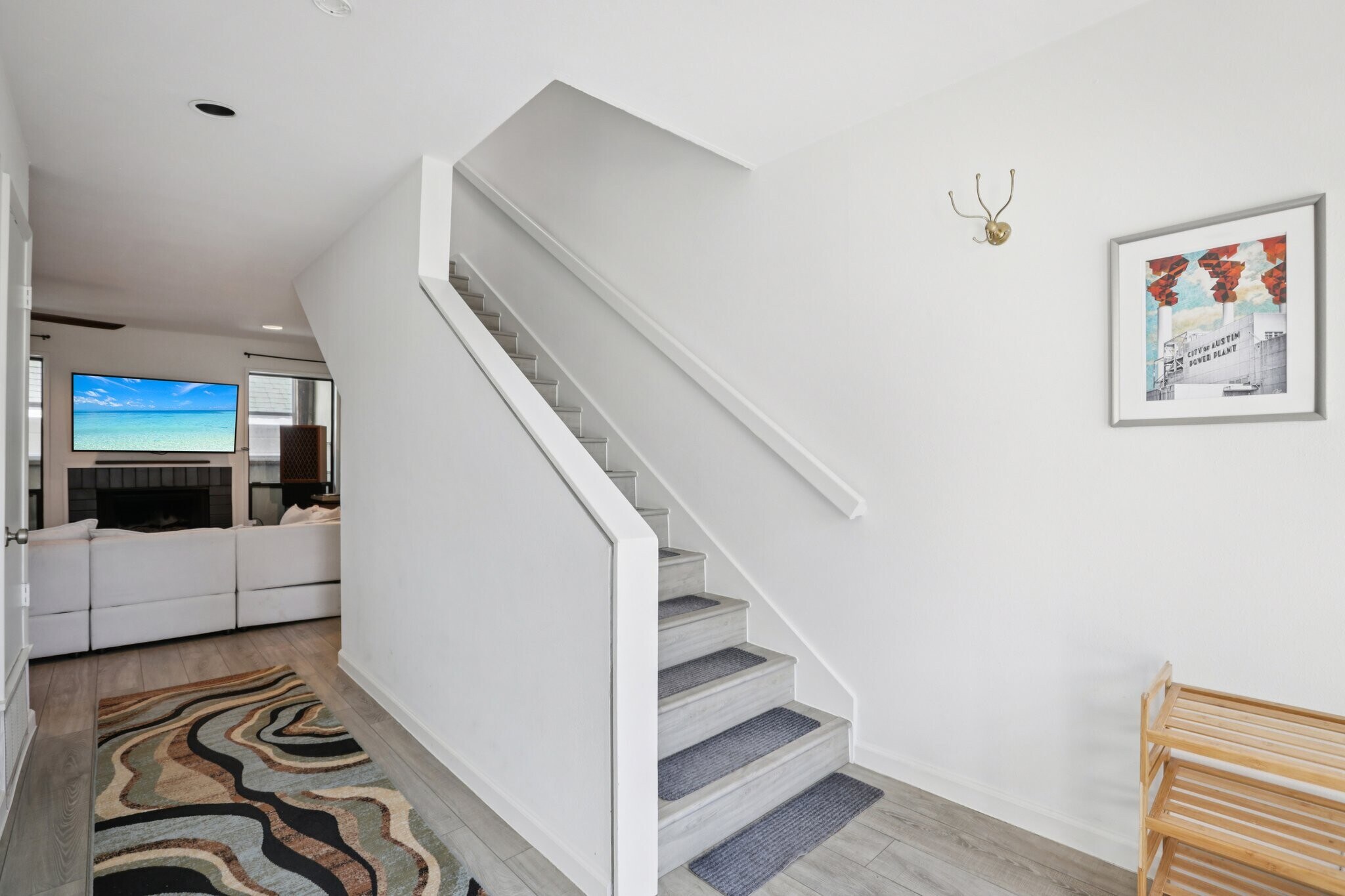 Building Photo - 1106 W 6th St