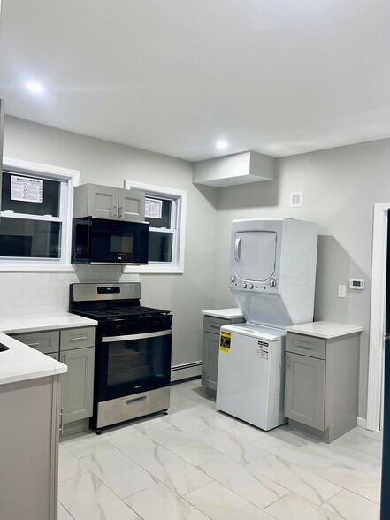 Building Photo - 364 River Dr