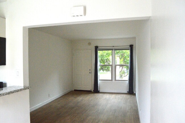 Building Photo - 214 S Bandy Ave