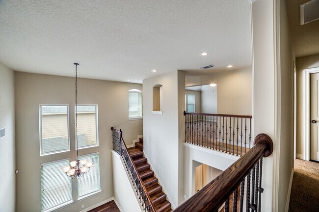 Building Photo - GORGEOUS 4-BEDROOM IN BELTERRA