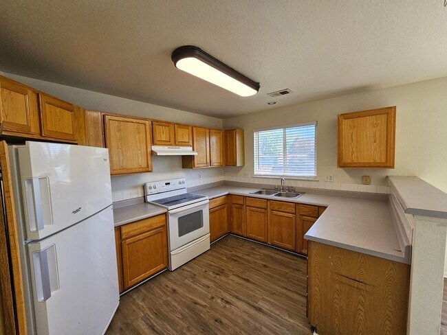 Building Photo - Single Family Home with Large Backyard