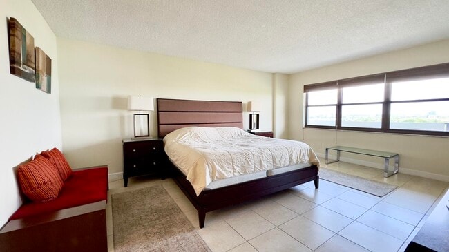 Building Photo - 5100 N Ocean Blvd