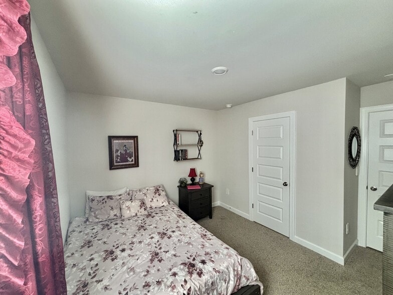 Building Photo - 702 Whitebark Dr
