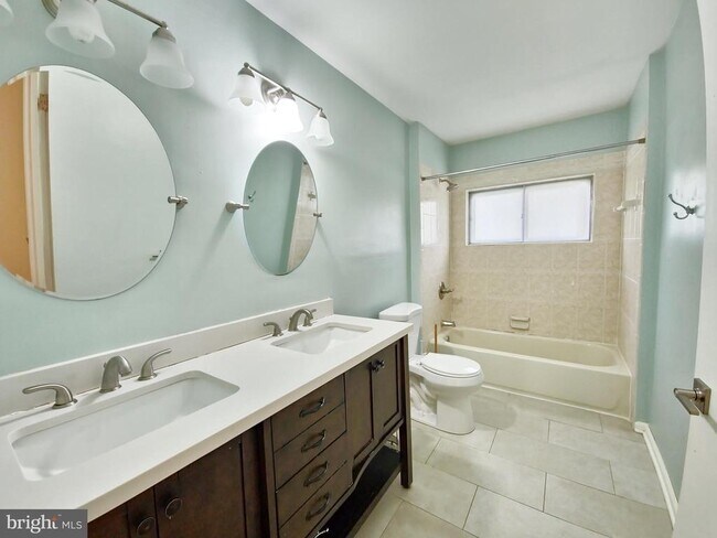 Building Photo - 8 Gruenther Ct