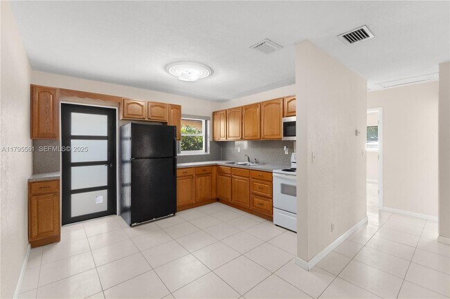 Building Photo - 1305 NE 2nd Ave